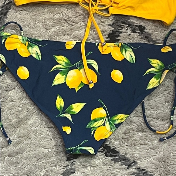 Cupshe Yellow and Navy Bikini Set - Picture 7 of 11